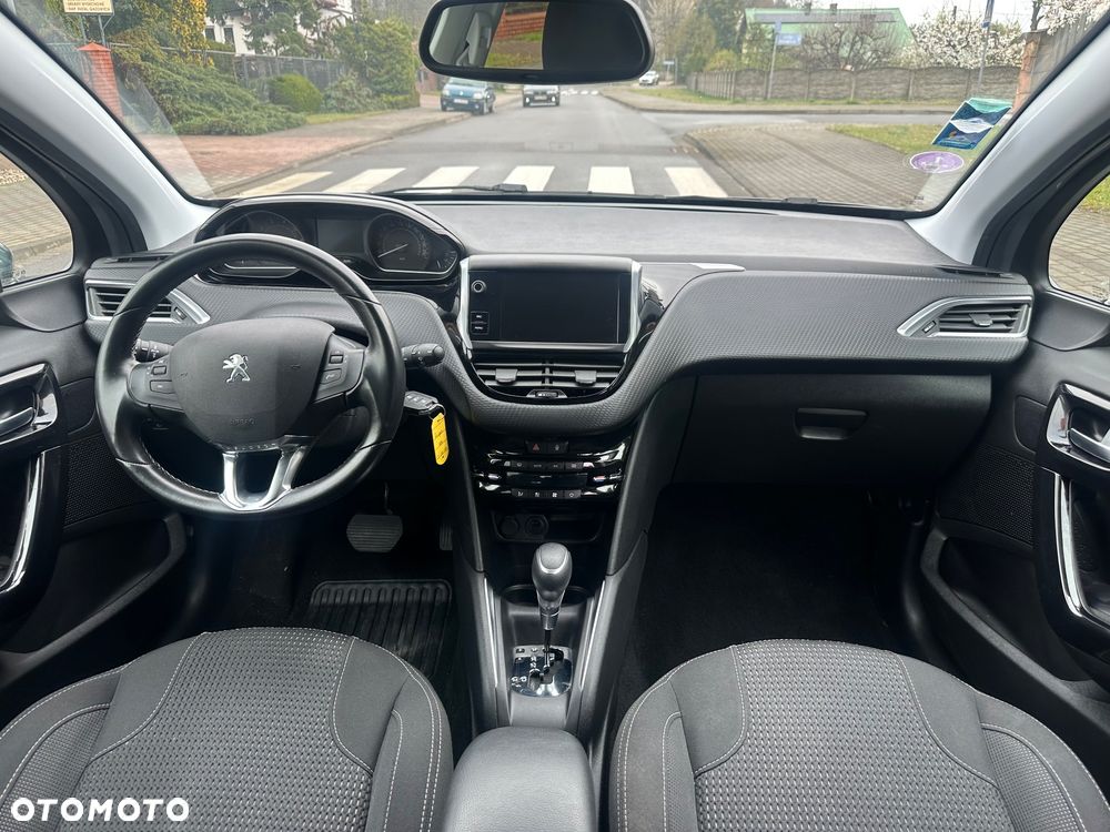 Peugeot 208 - 12