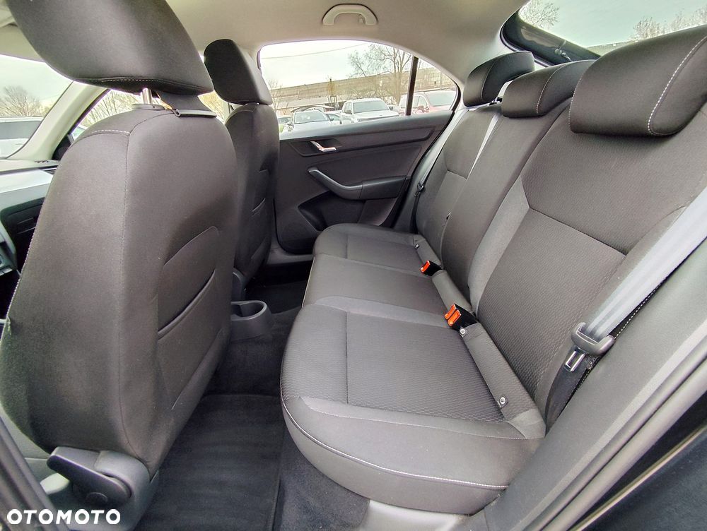 Skoda RAPID 1.2 Ambition - 8