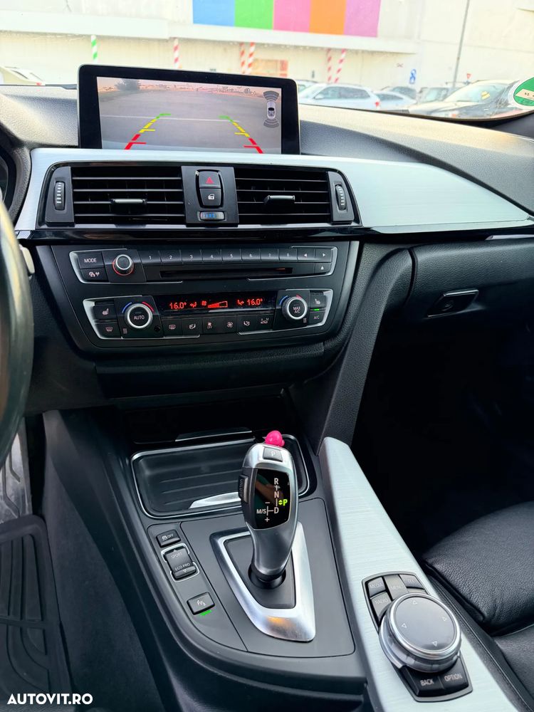 BMW Seria 3 320d Aut. Sport Line - 24
