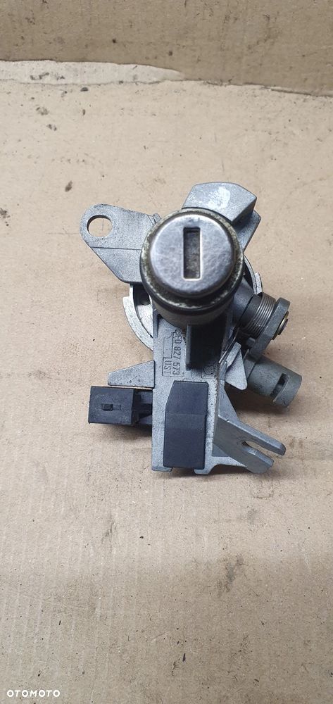 Wkładka zamka klapy bagażnika Audi A6 C6 8E0827573 - 1