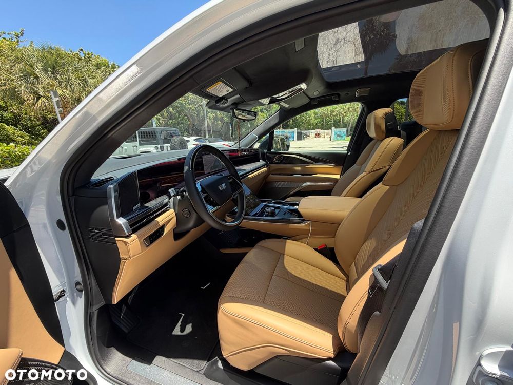Cadillac Escalade - 17