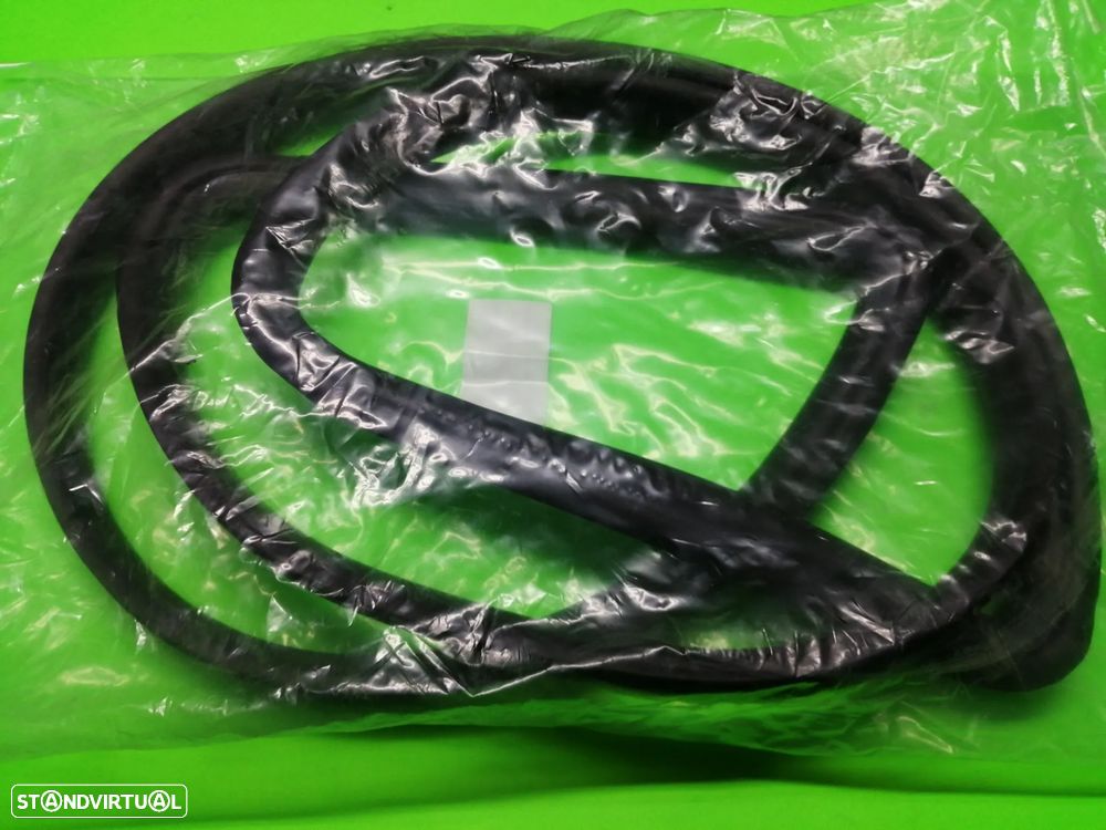 Borracha do Vidro Traseiro - Toyota Hilux  LN55 , LN56 e LN85 - 1