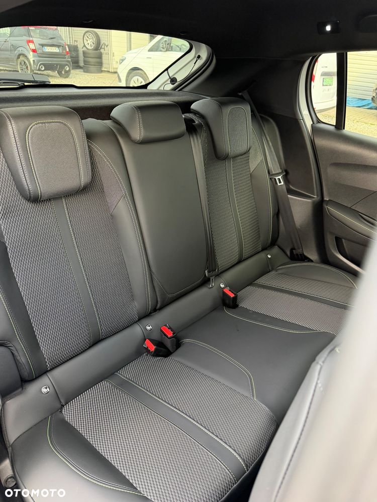 Peugeot 208 1.2 mHEV GT - 11