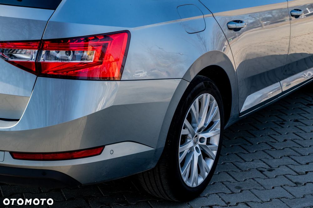 Skoda Superb 2.0 TDI DSG Premium Edition - 33
