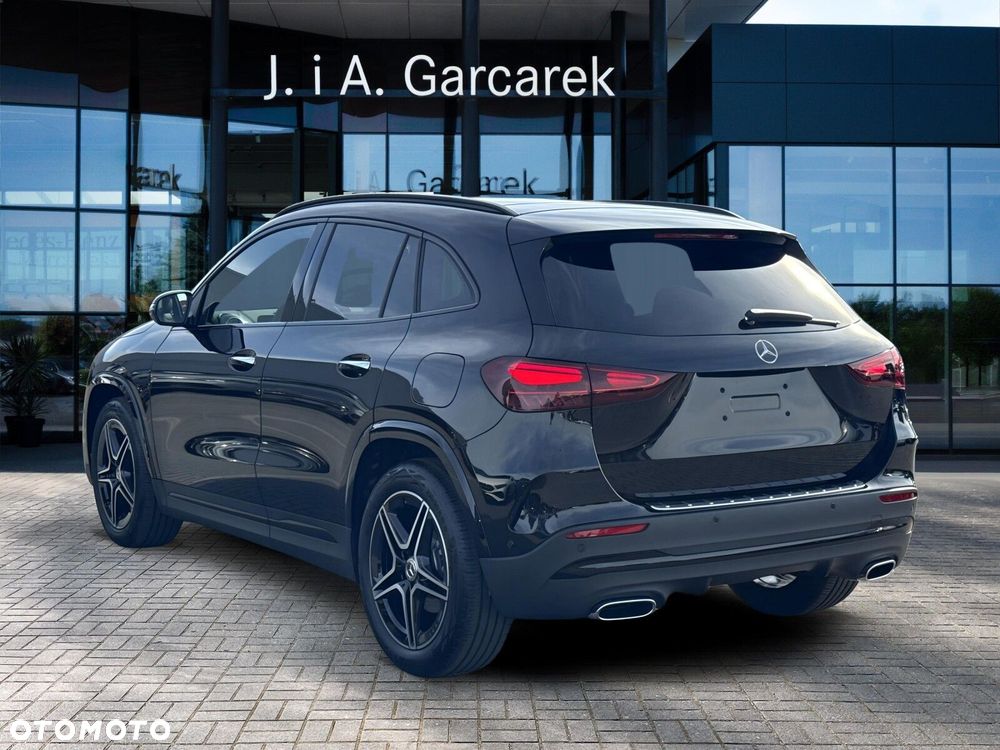 Mercedes-Benz GLA - 4