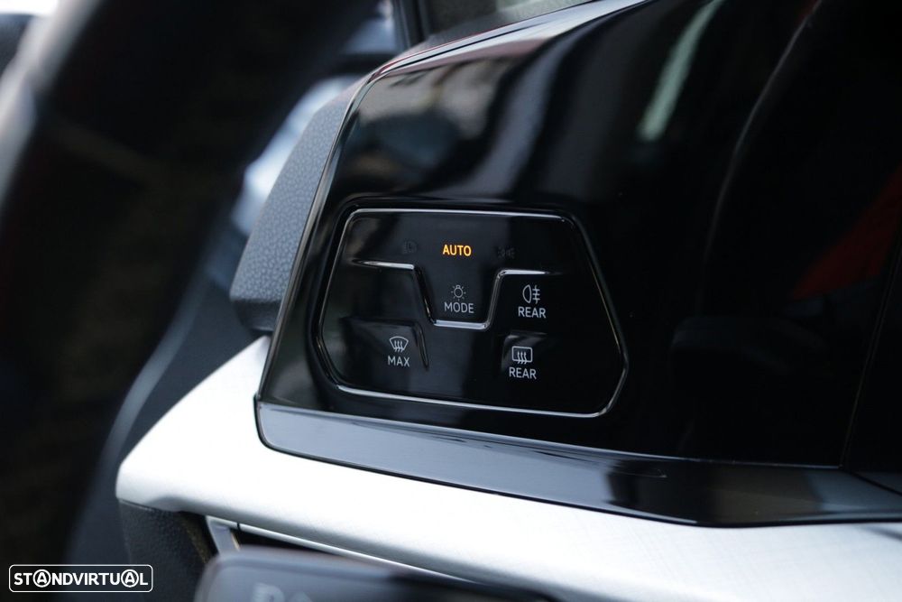 VW Golf Variant 2.0 TDi Life DSG - 35