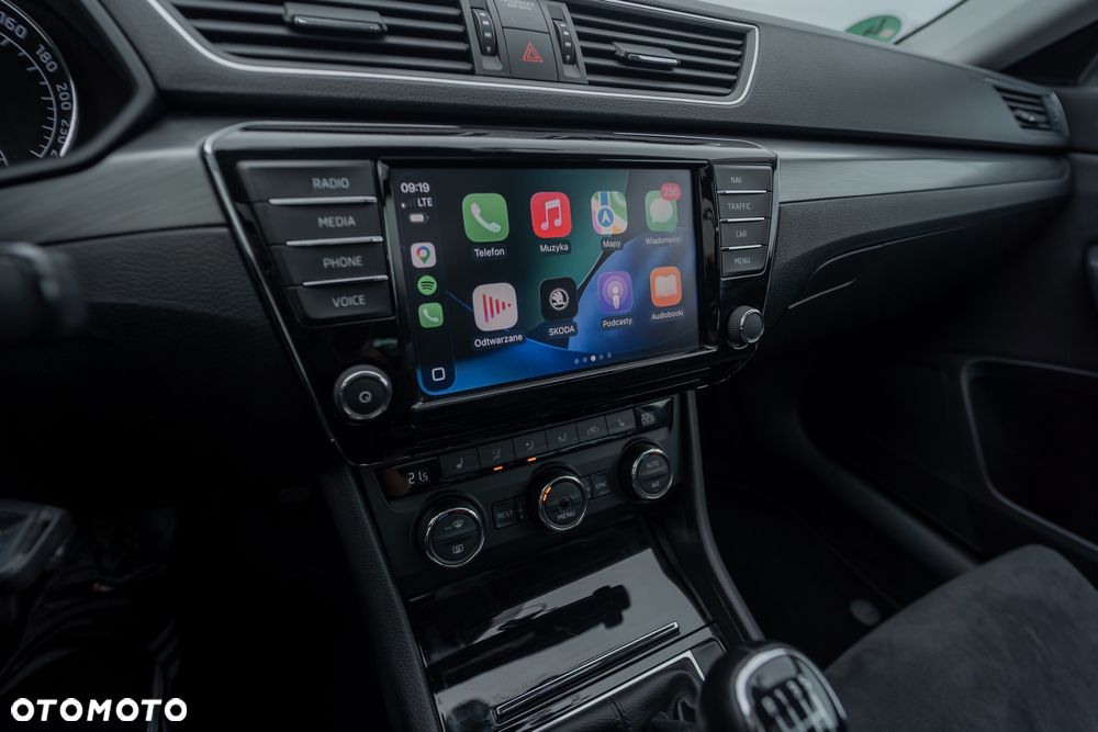 Skoda Superb 2.0 TDI Premium Edition - 8