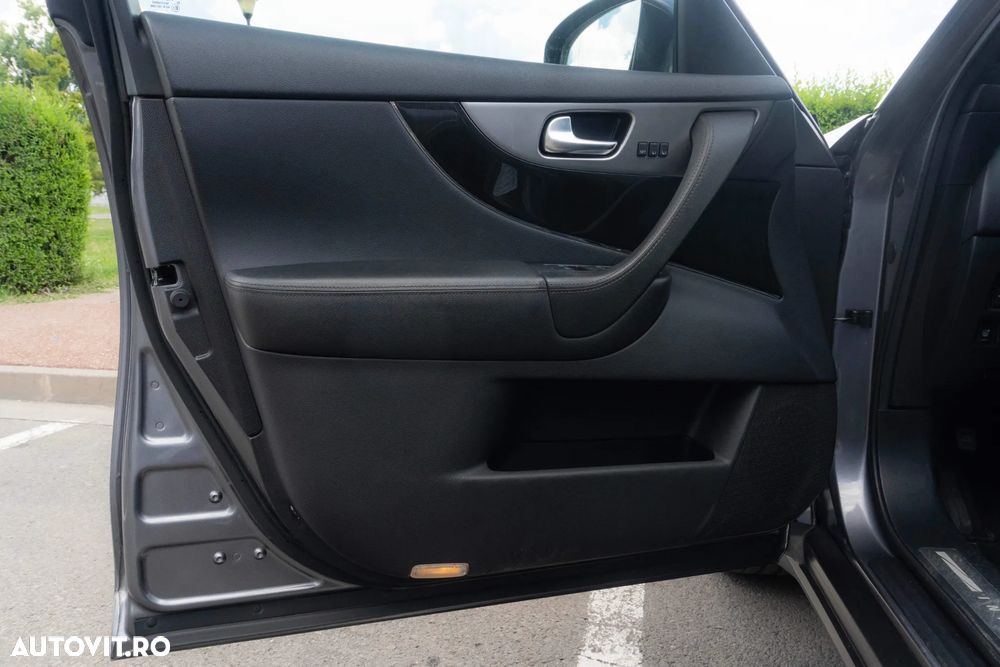 Infiniti Q70 - 11