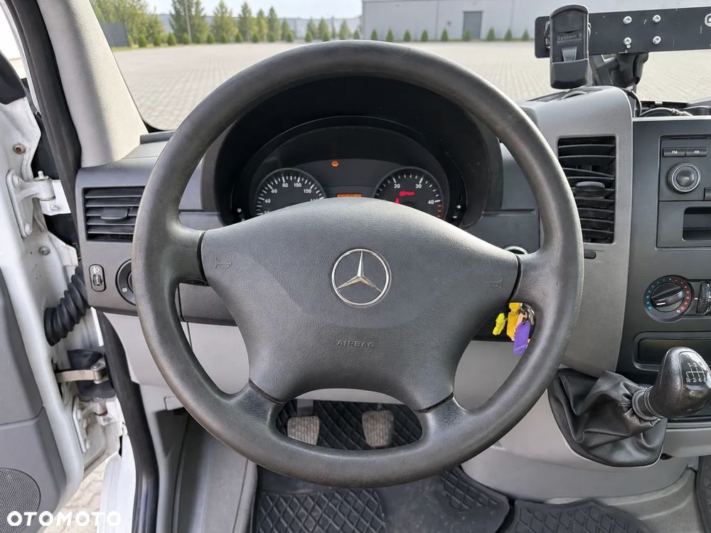 Mercedes-Benz Sprinter - 26