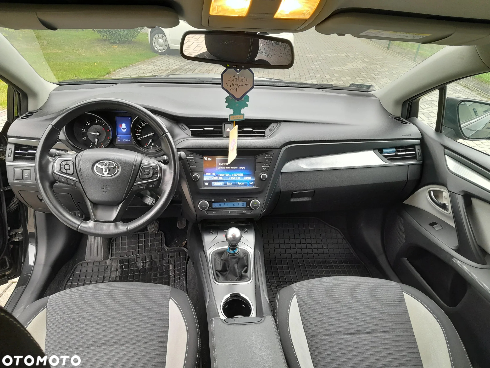 Toyota Avensis 2.0 D-4D Premium - 4