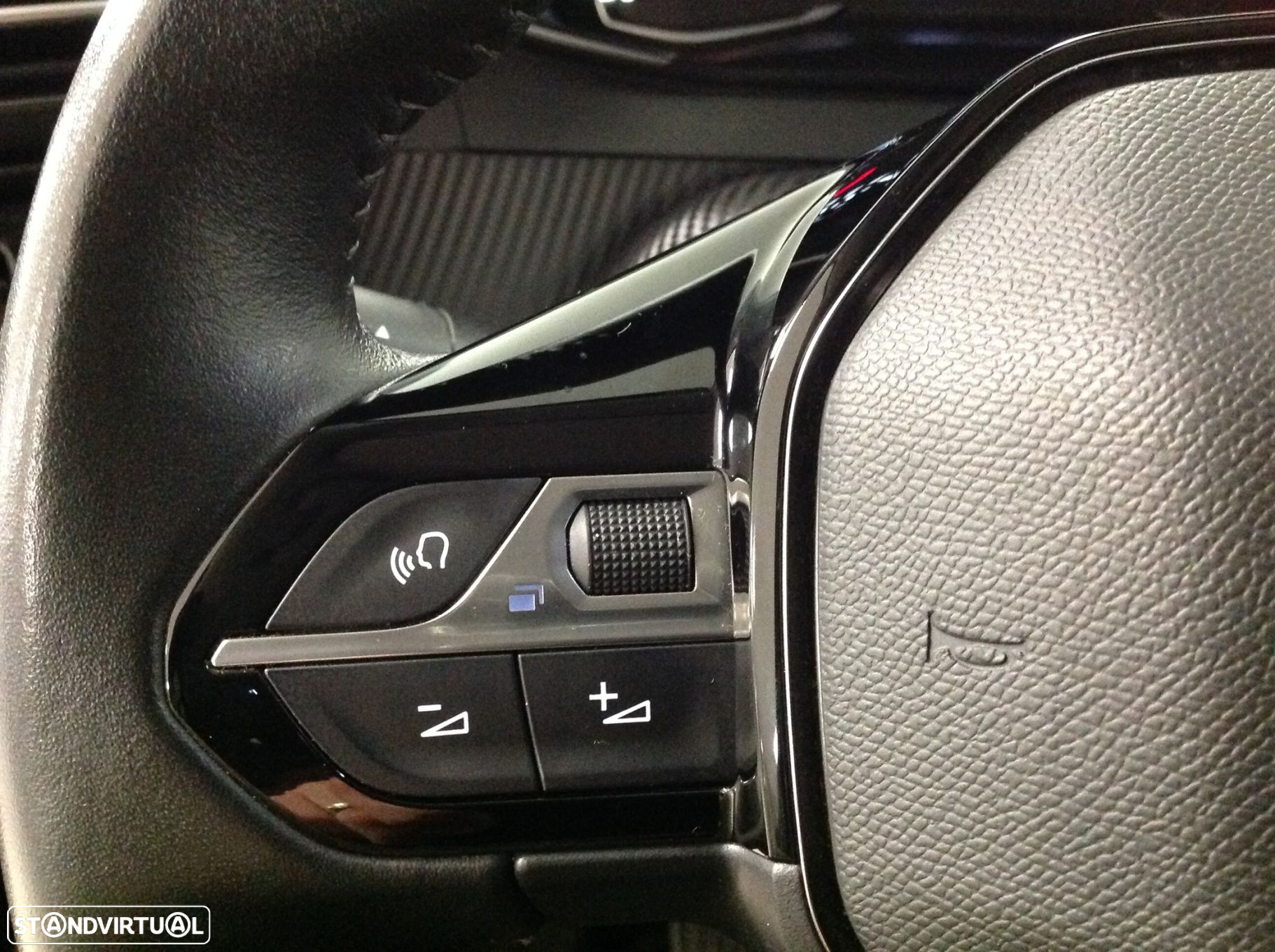 Peugeot 2008 1.2 PureTech Allure - 38