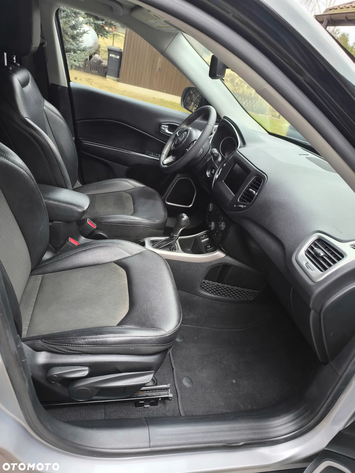 Jeep Compass - 10