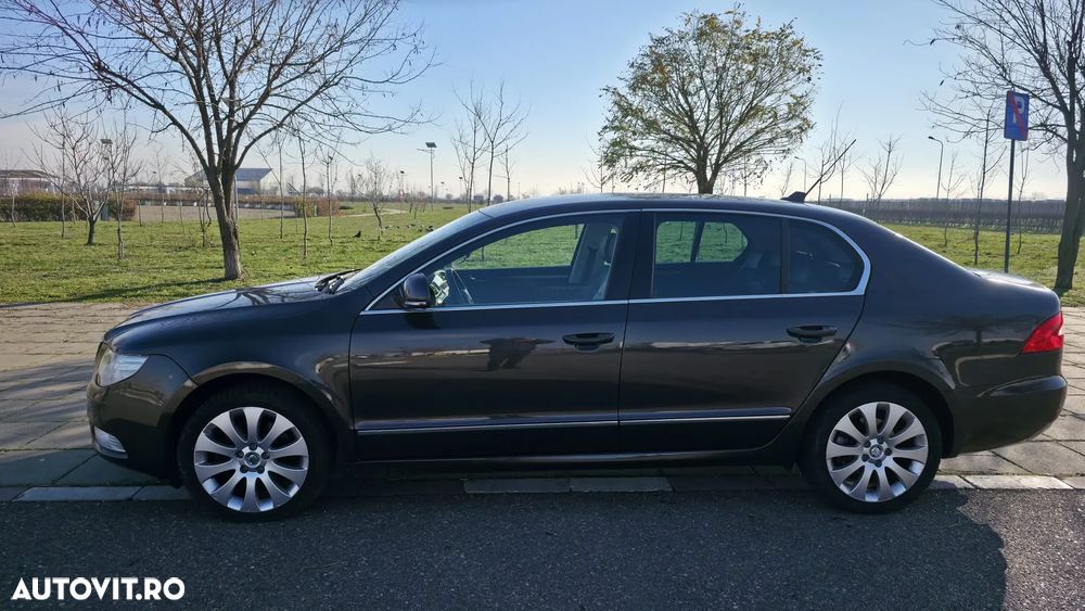 Skoda Superb Combi 2.0 TDI PD Elegance - 3