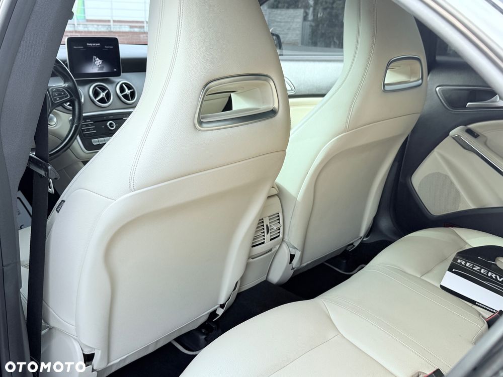 Mercedes-Benz CLA 250 7G-DCT AMG Line - 18