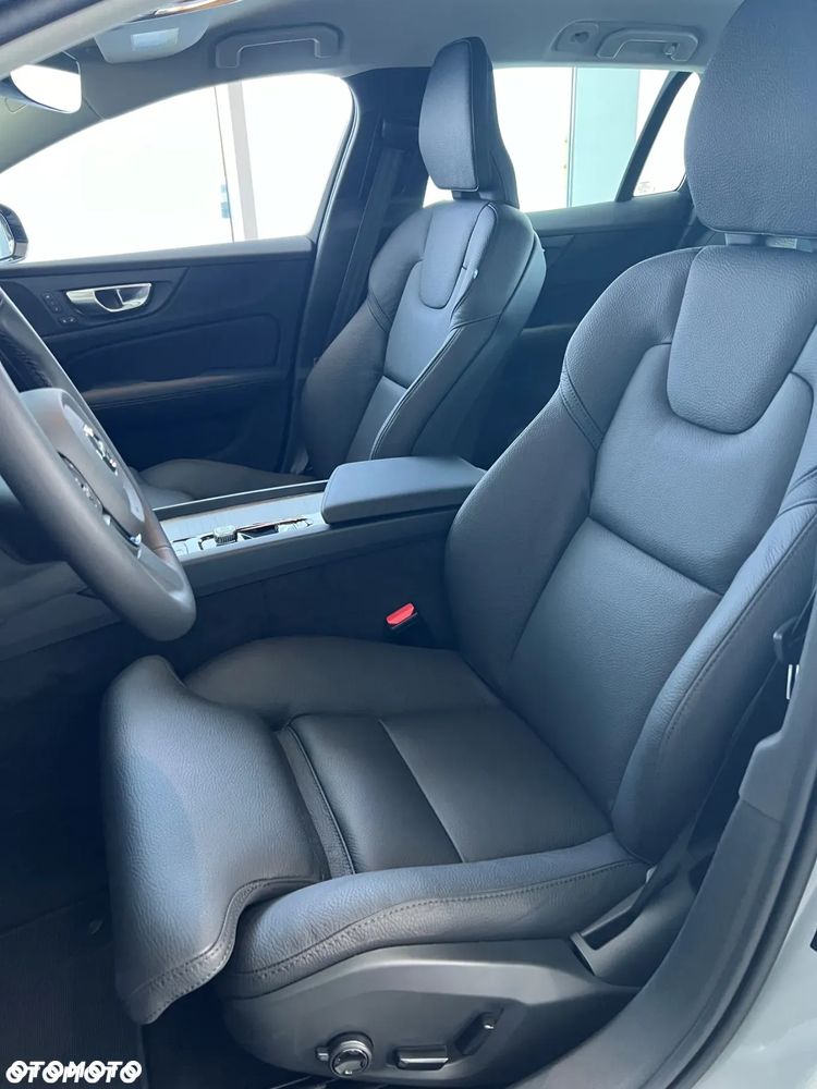 Volvo V60 B4 B Plus Dark - 2