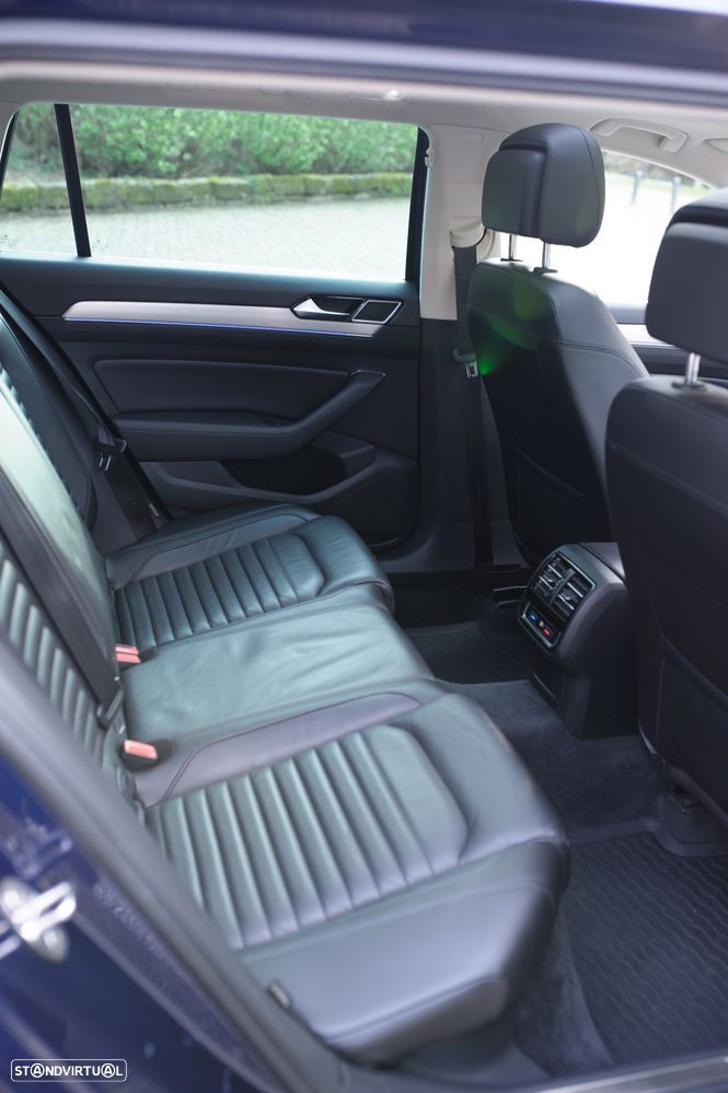 VW Passat Variant - 36