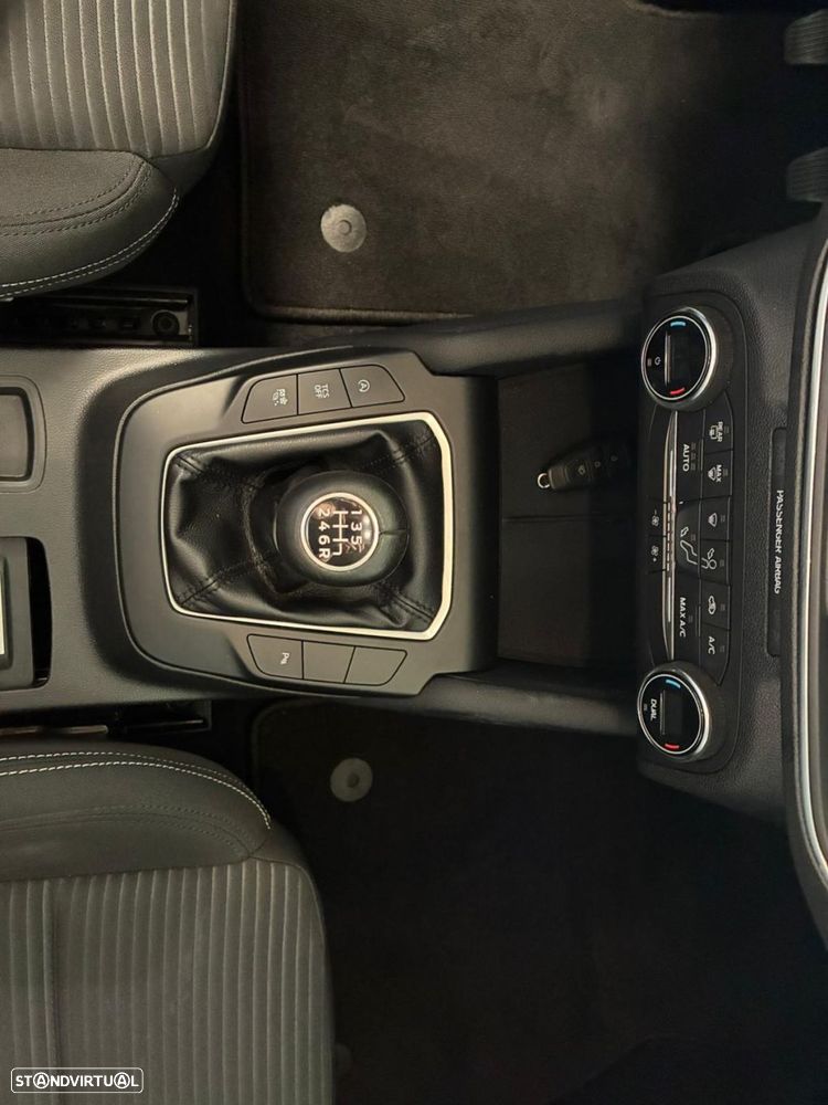 Ford Focus 1.0 EcoBoost Titanium - 29