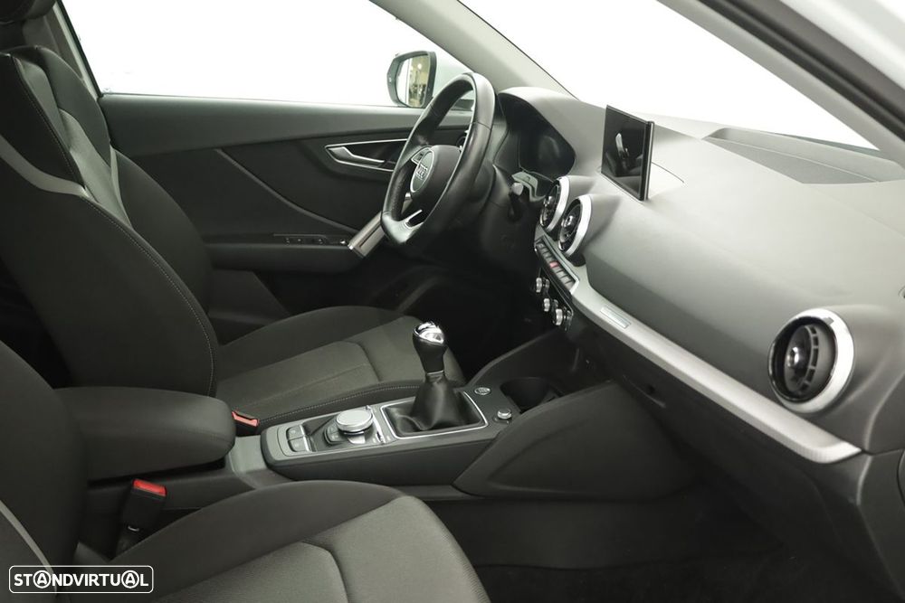 Audi Q2 35 TFSI S line - 22