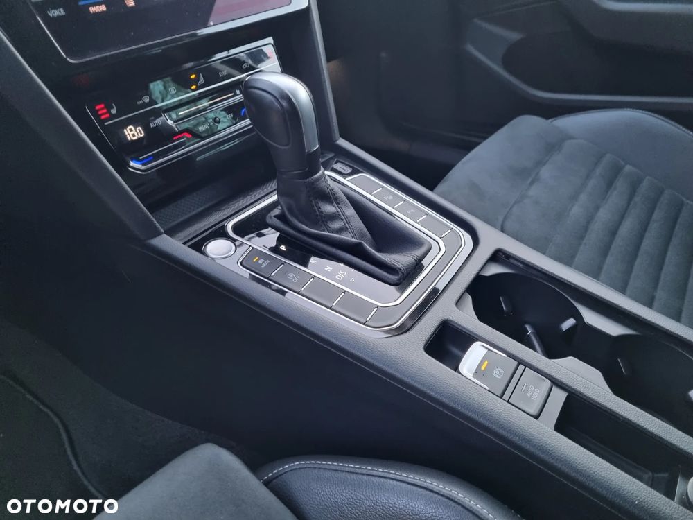 Volkswagen Passat Variant 2.0 TDI 4Mot Elegance DSG - 15