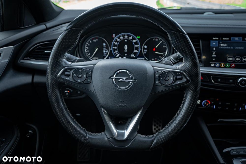Opel Insignia 2.0 T 4x4 GSi + S&S - 11