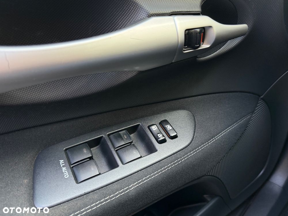 Toyota Auris 1.6 Sol - 25