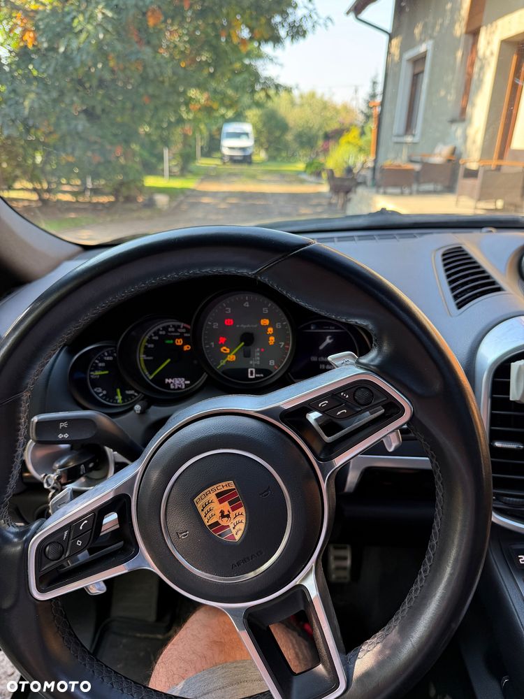 Porsche Cayenne - 21
