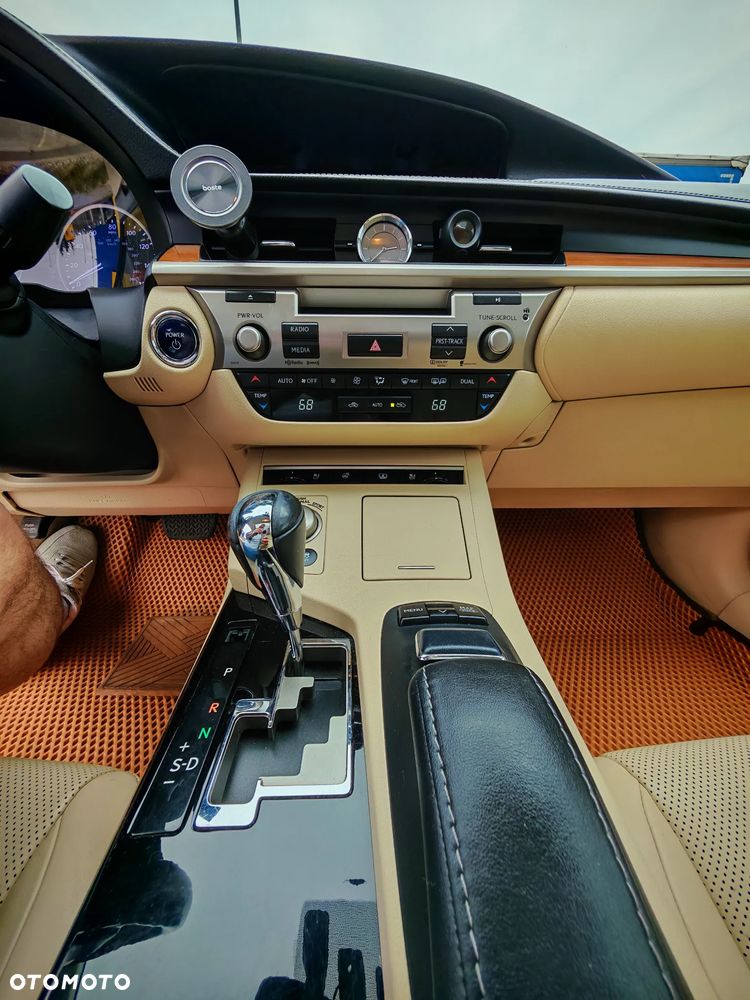 Lexus ES - 21