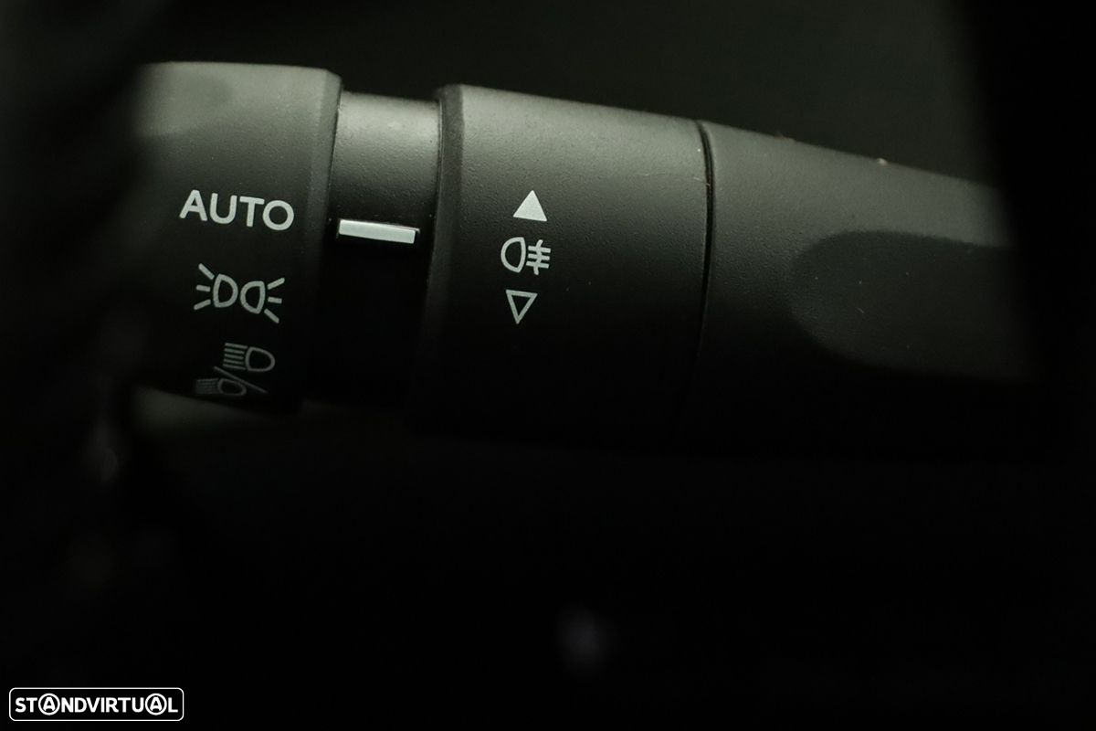 Peugeot 2008 1.2 PureTech Allure - 17