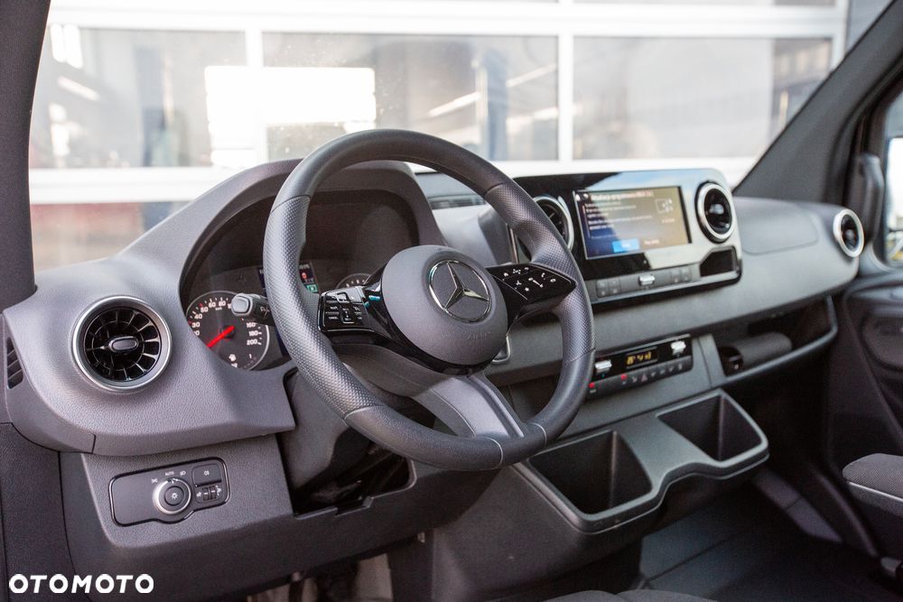 Mercedes-Benz Sprinter - 13