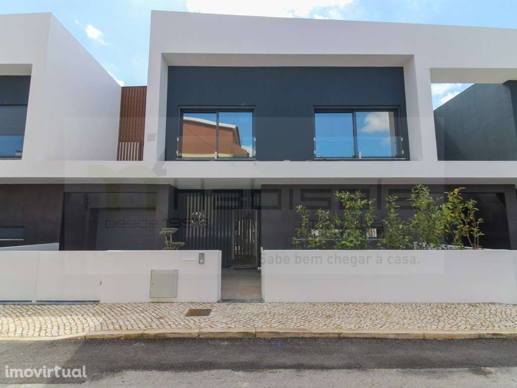 Moradia T4 em condomínio fechado em Loures, com piscina! - Grande imagem: 3/53