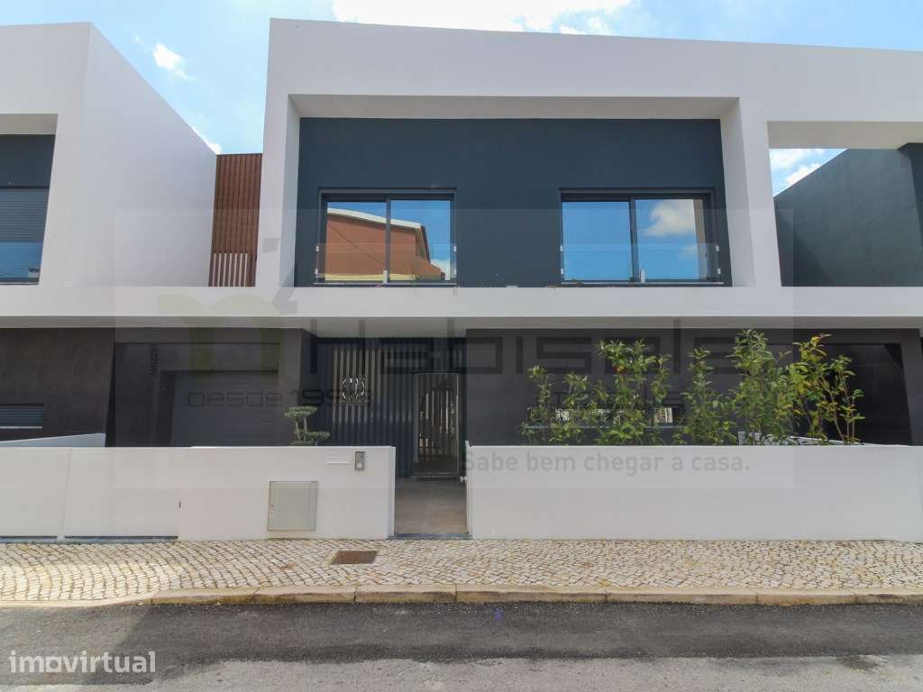 Moradia T4 em condomínio fechado em Loures, com piscina! - Grande imagem: 3/53