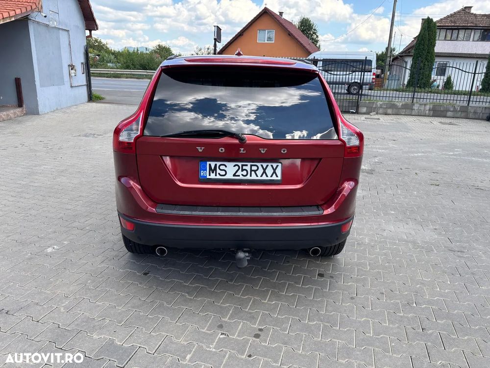Volvo XC 60 D5 AWD Momentum - 4