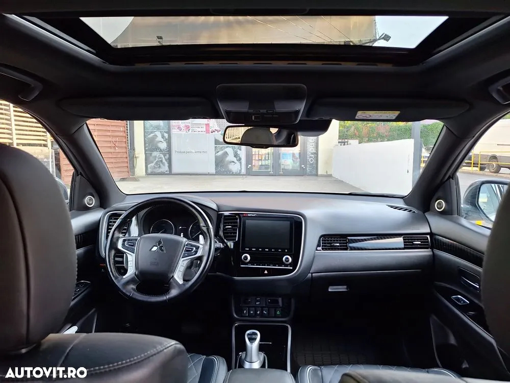 Mitsubishi Outlander 2.4 4WD Plug-In Hybrid Top - 33