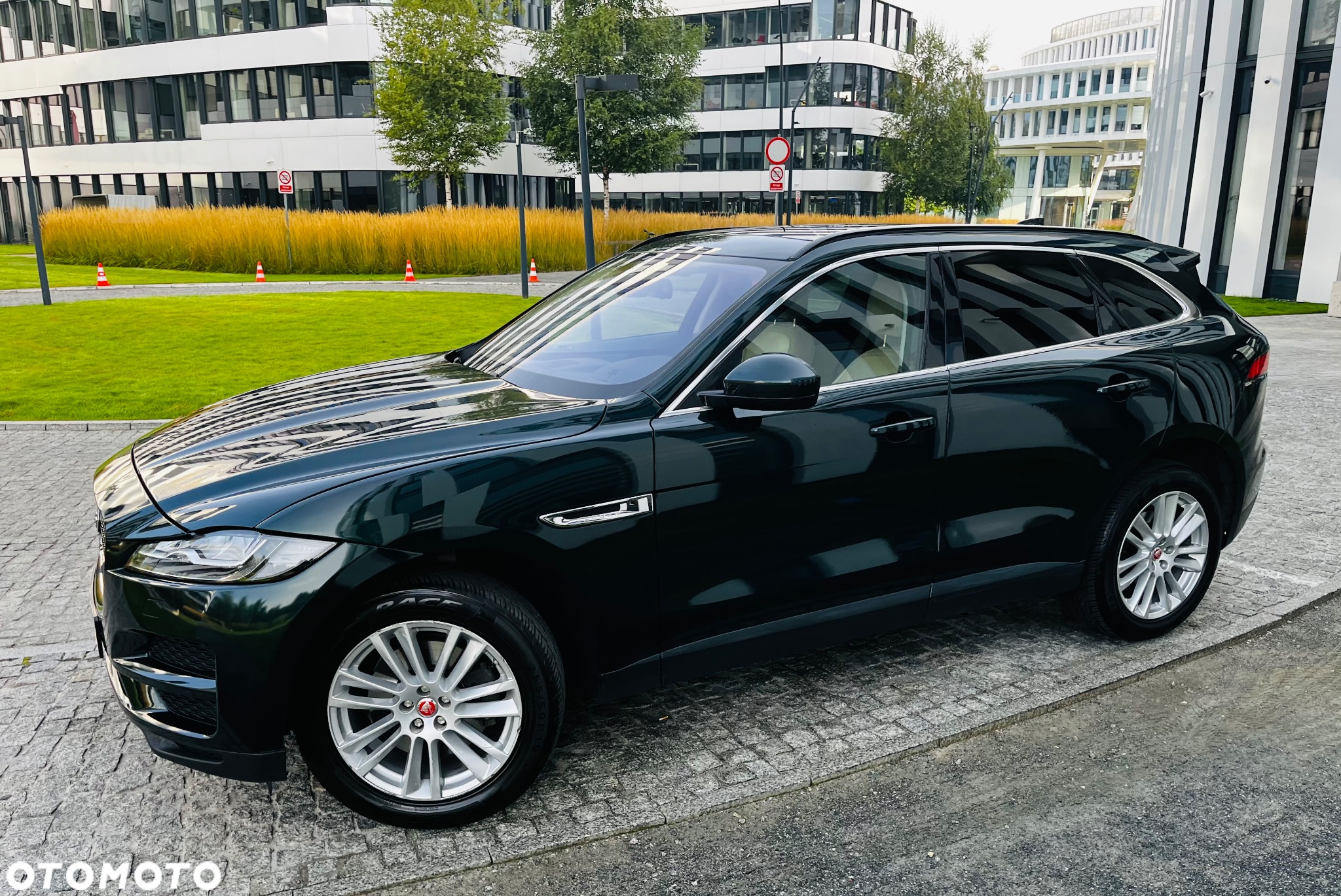 Jaguar F-Pace 3.0 V6 AWD Prestige - 2