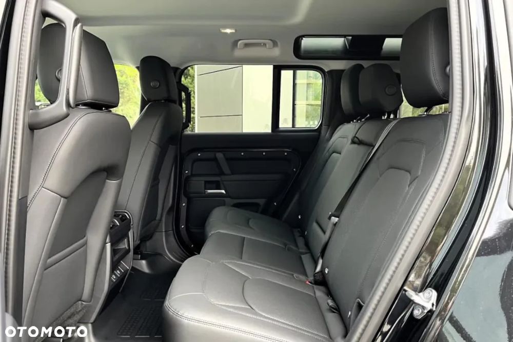 Land Rover Defender 3.0 D200 mHEV - 26