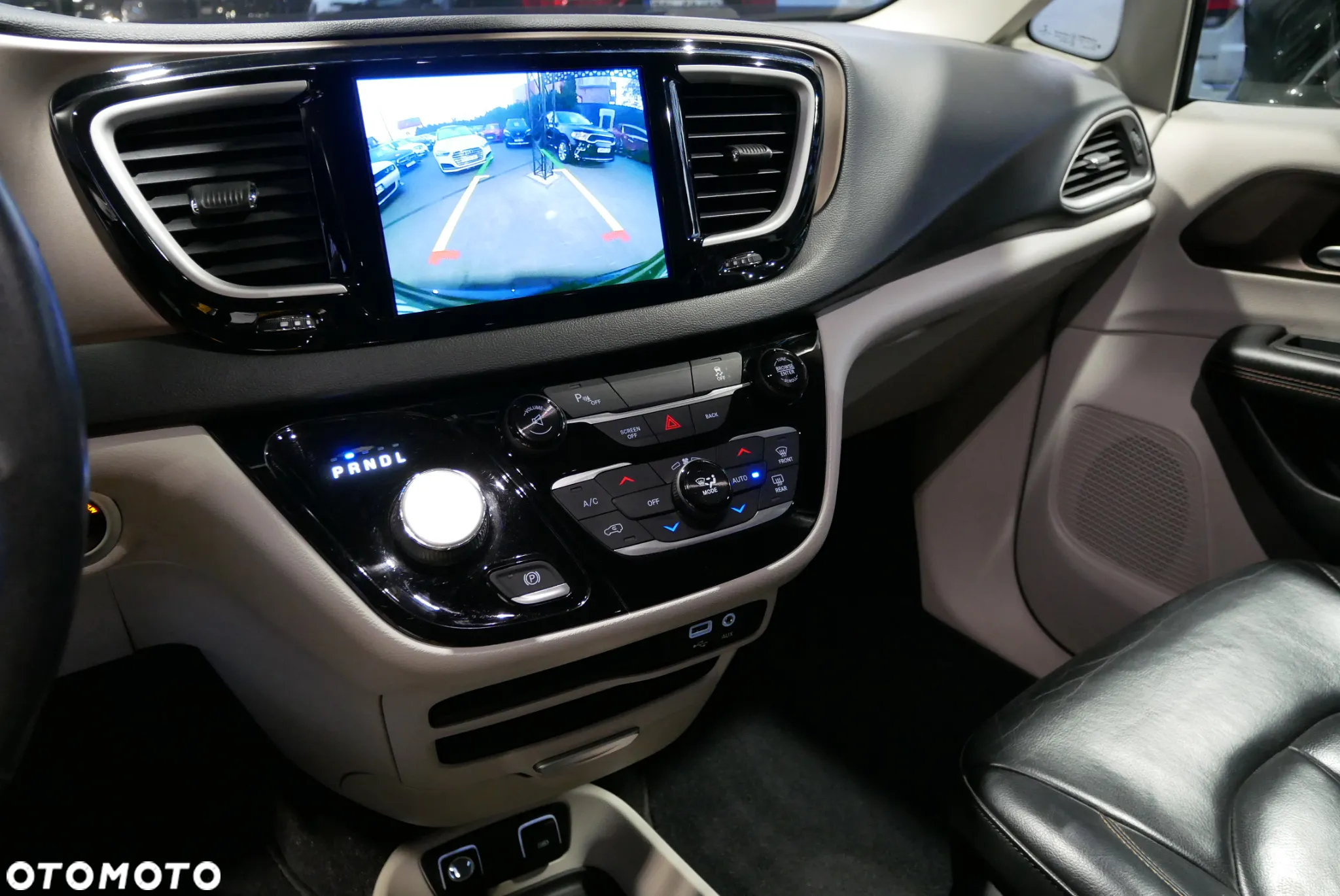 Chrysler Pacifica - 24