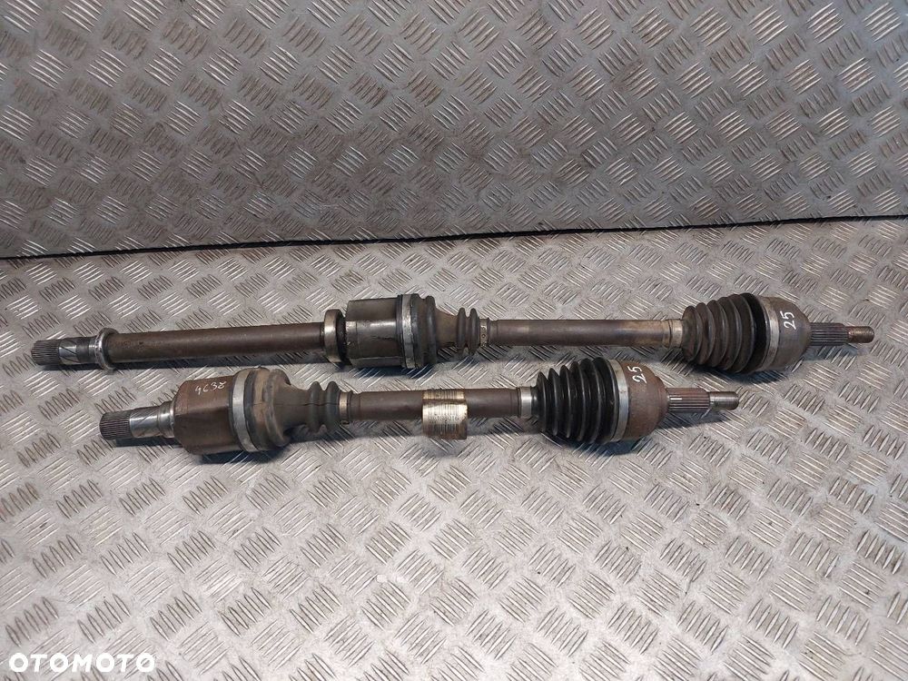 PÓŁOŚ LEWY PRZÓD + PRAWY PRZÓD RENAULT MEGANE II 1.5 DCI - 1