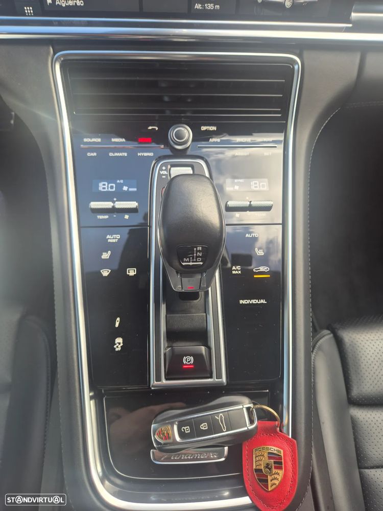Porsche Panamera 4 E-Hybrid 10 Years Edition - 22