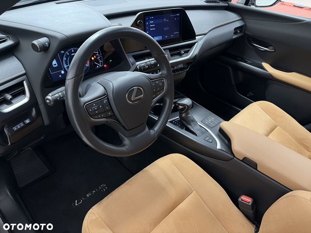 Lexus UX - 10