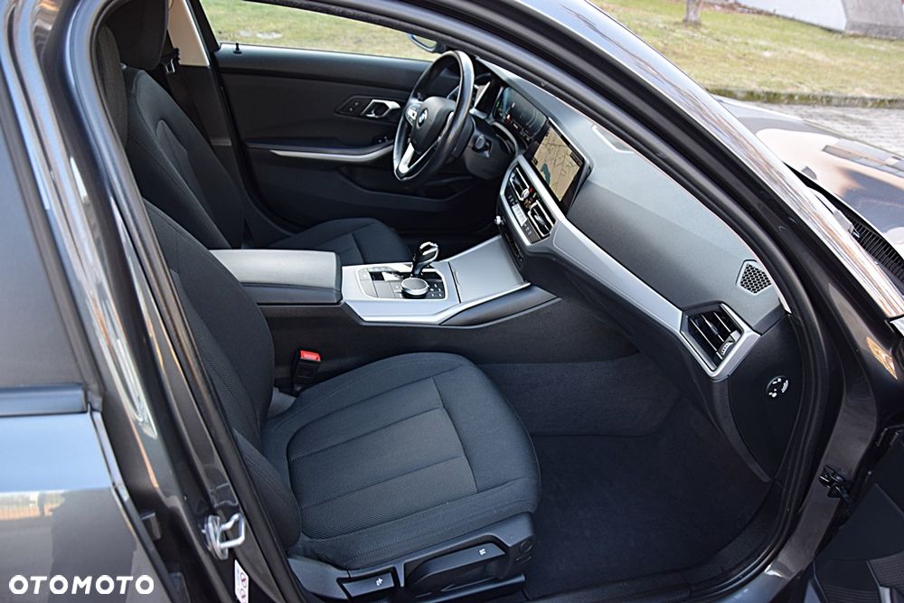 BMW Seria 3 318d Edition M Sport Shadow - 11