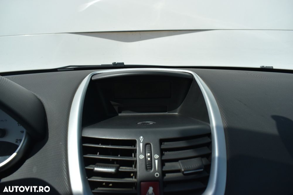 Peugeot 207 1.4E 16V Trendy - 13
