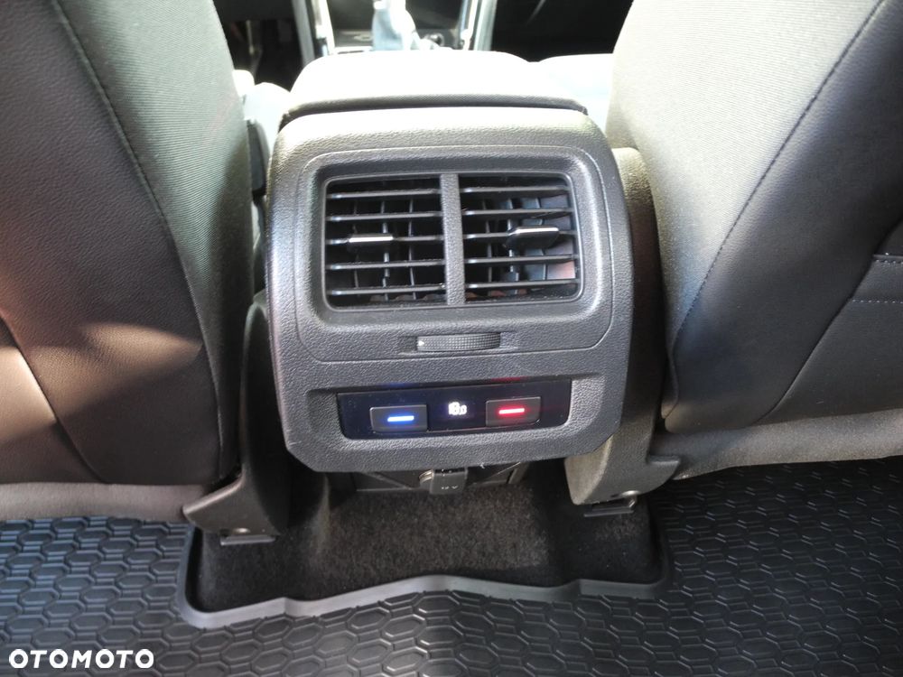 Volkswagen Touran 2.0 TDI BMT Highline DSG - 24
