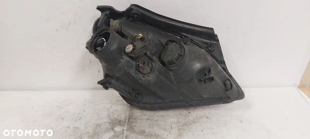 .  PRZOD PRZEDNIA LAMPA LEWA KIA CARENS 3 - 5