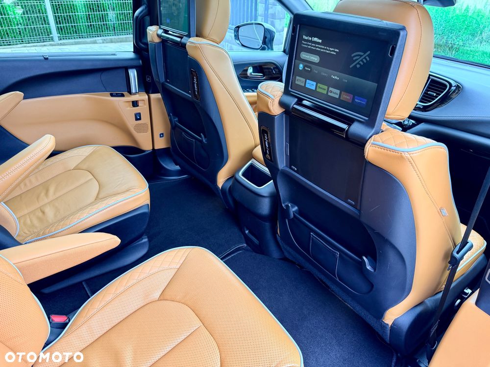 Chrysler Pacifica - 36