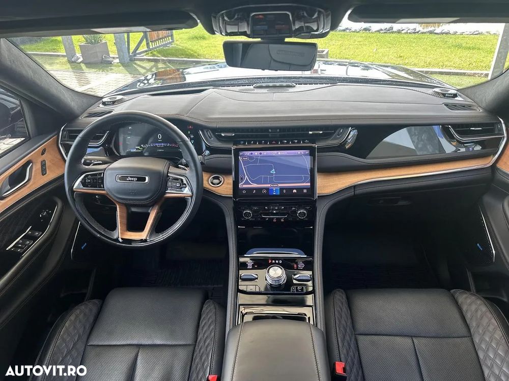 Jeep Grand Cherokee - 12