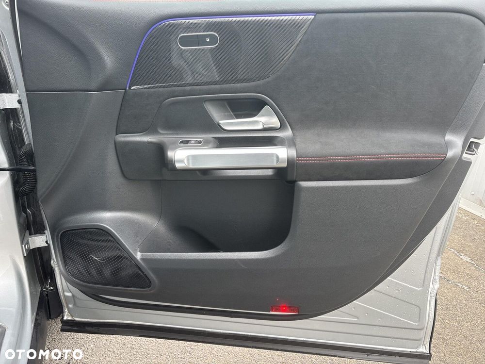 Mercedes-Benz GLB - 20