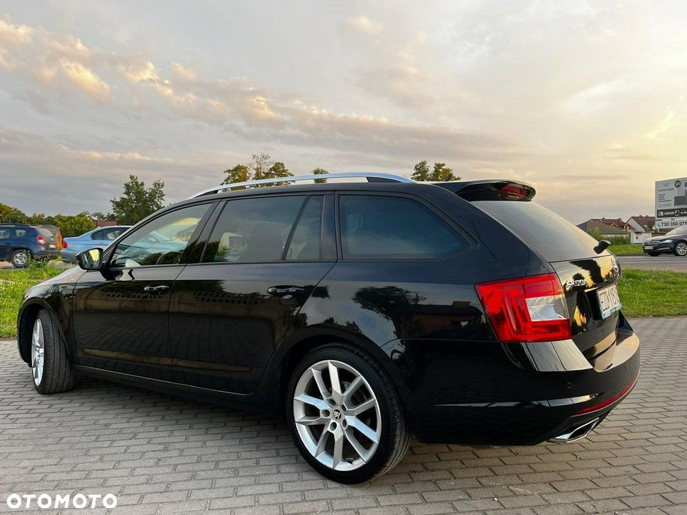 Skoda Octavia Combi 2.0 TDI RS - 11