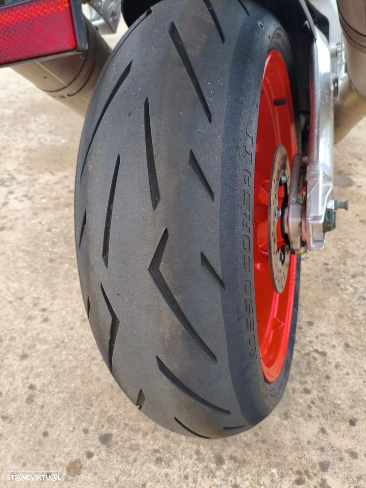 Aprilia RSV 1000R Factory - 11