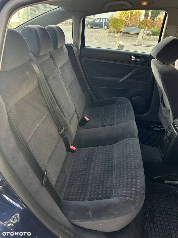 Volkswagen Passat 1.9 TDI Comfortline - 19