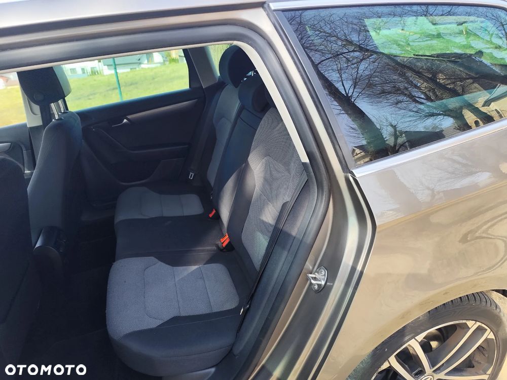 Volkswagen Passat 2.0 TDI Sportline DSG - 37